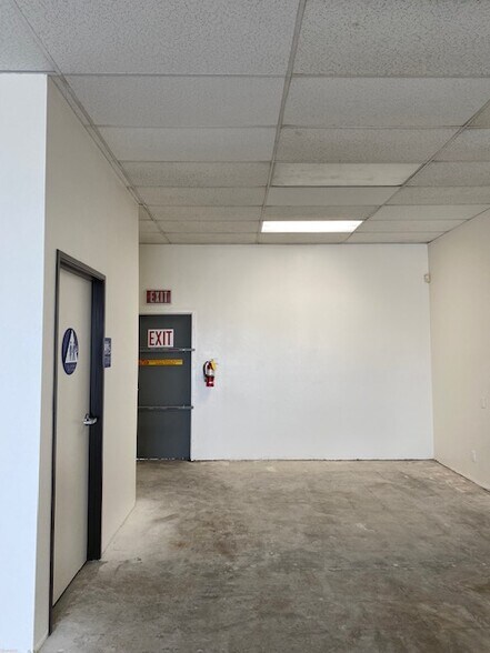 2413 Fairview Ave, Santa Ana, CA à louer - Photo intérieure - Image 3 de 11