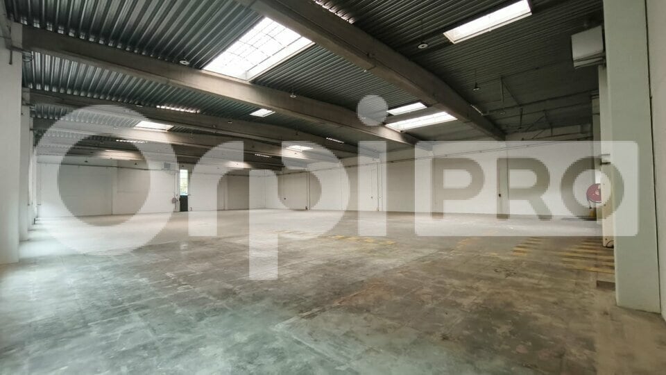 Industrial in Chilly-Mazarin for lease - Interior Photo - Image 2 of 6