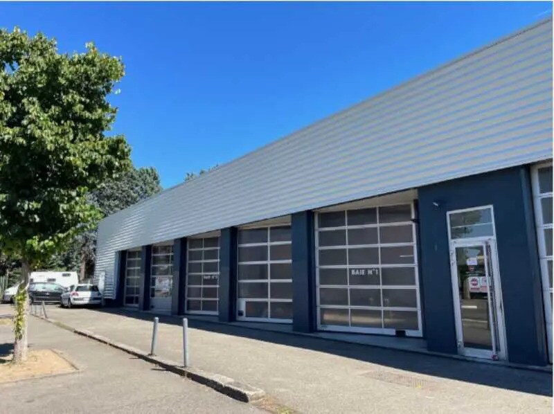 Office in Vénissieux for lease Building Photo- Image 1 of 7