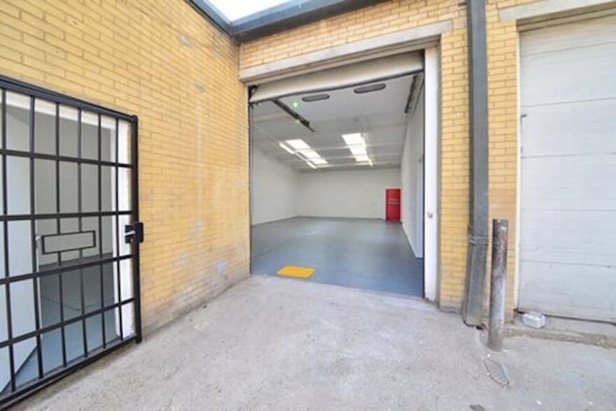 Fortune Way, London for lease - Building Photo - Image 3 of 9