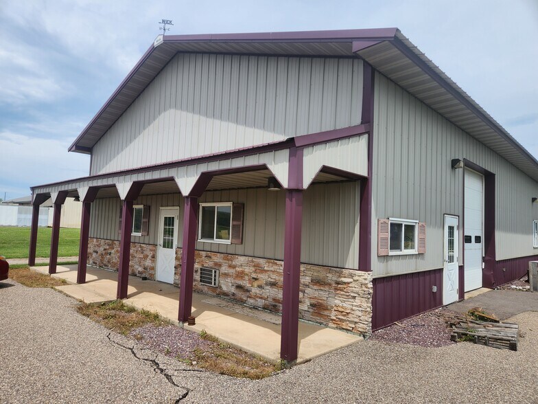 1215 Fuhrman Dr, Reedsburg, WI à vendre - Photo du bâtiment - Image 3 de 9
