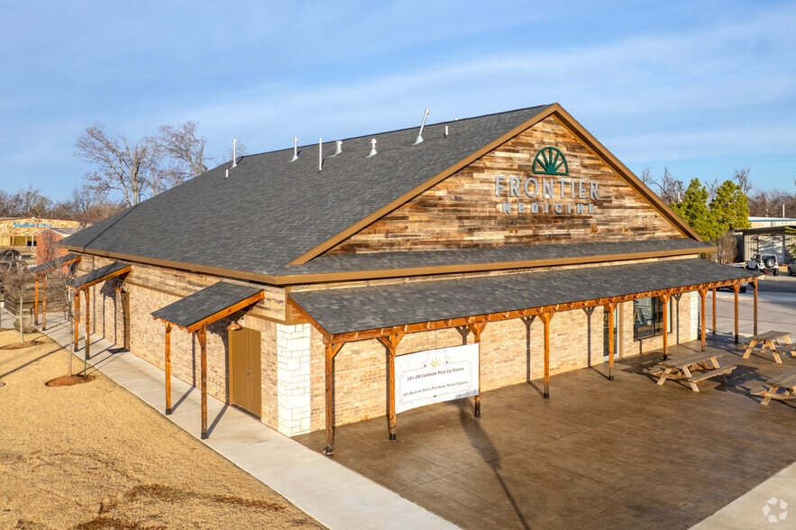 204 W 2nd St, Edmond, OK for sale - Building Photo - Image 2 of 30