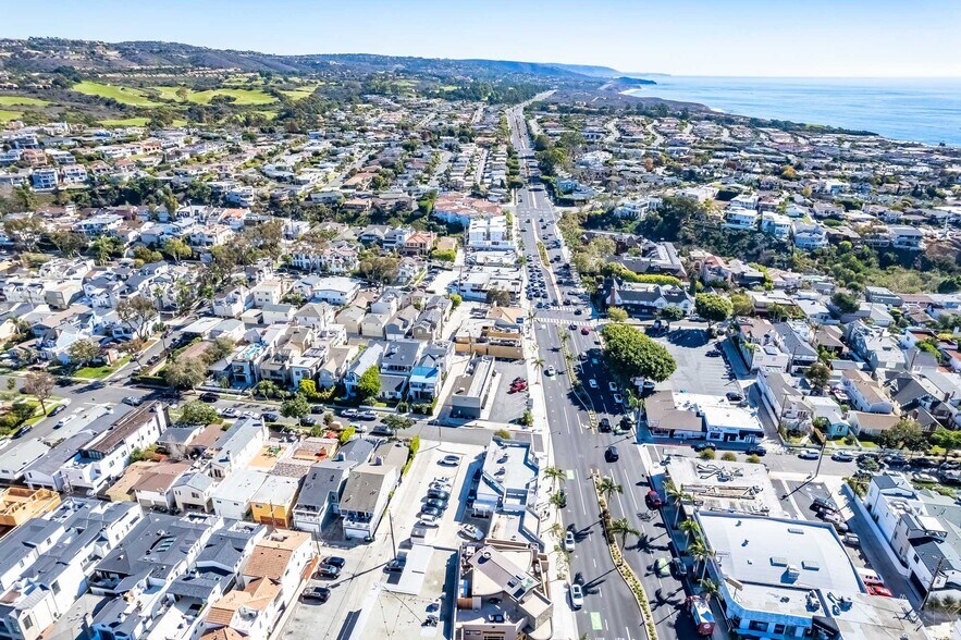 3732-3734 E Coast Hwy, Corona Del Mar, CA à louer - Photo du bâtiment - Image 3 de 6