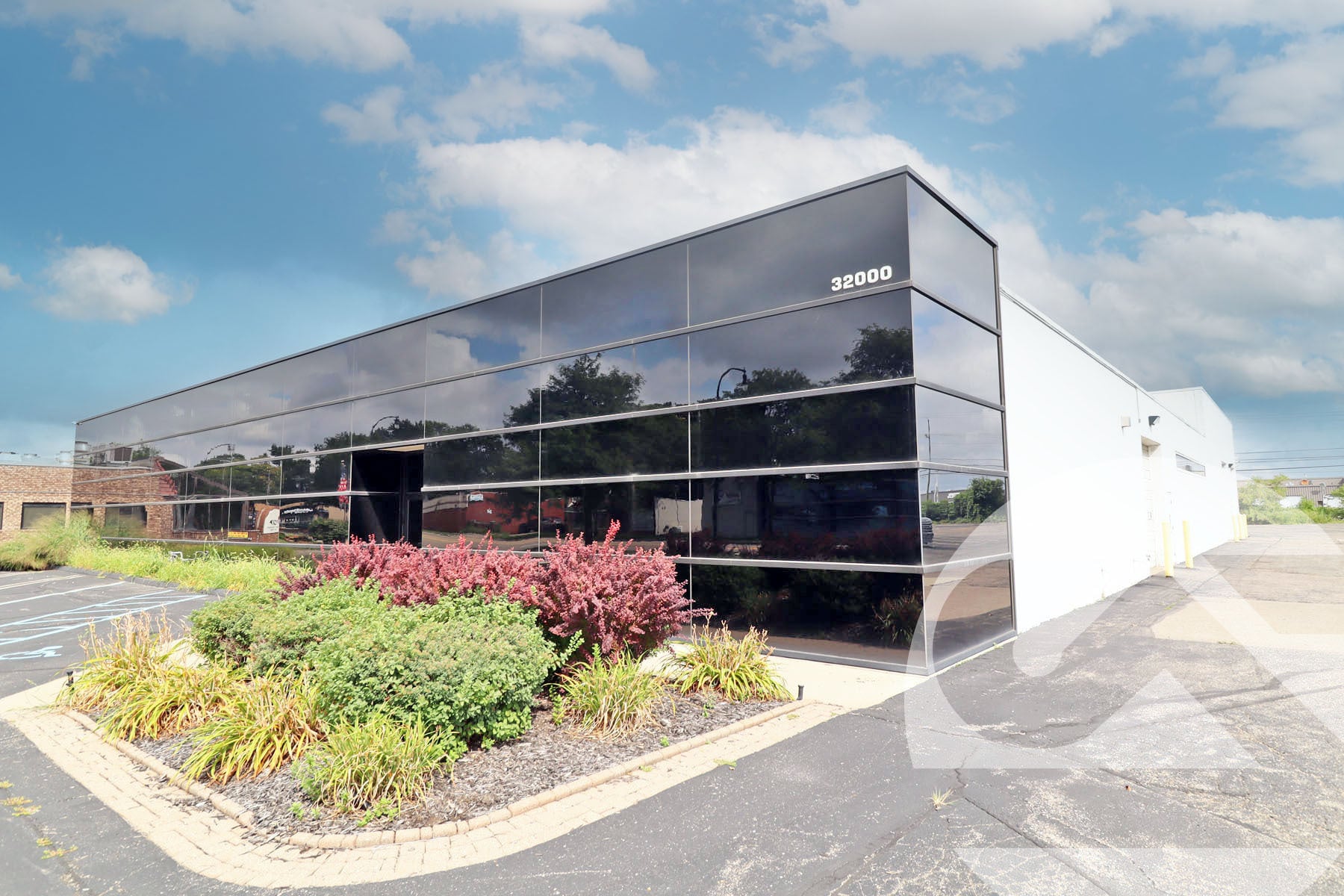 32000 Plymouth Rd, Livonia, MI for sale Primary Photo- Image 1 of 2
