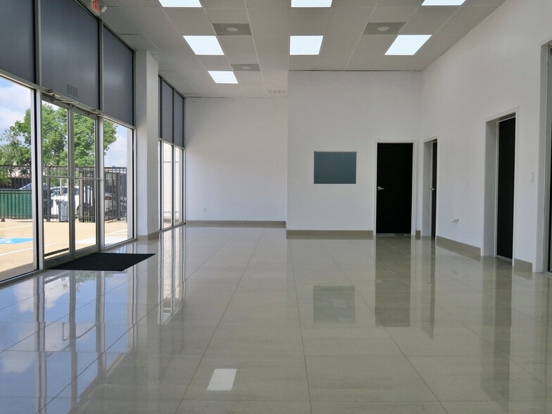 5700 Star Ln, Houston, TX à louer - Photo intérieure - Image 2 de 46