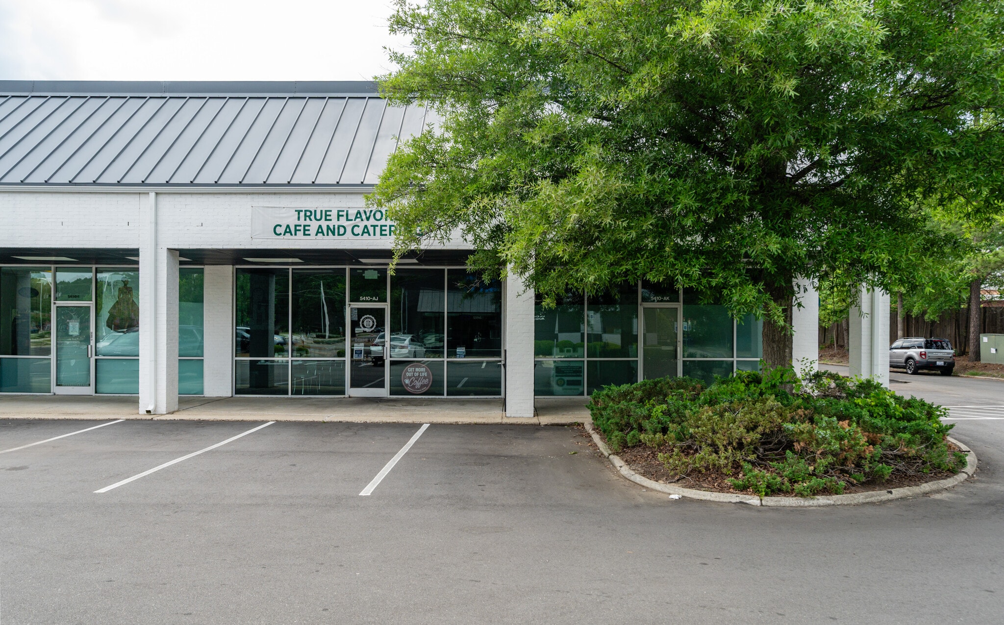 5410 NC Hwy 55, Durham, NC à louer Photo du bâtiment- Image 1 de 14