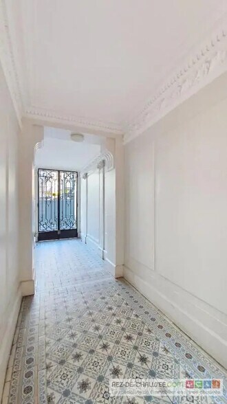 Bureau dans Paris à vendre - Hall d’entrée - Image 2 de 11