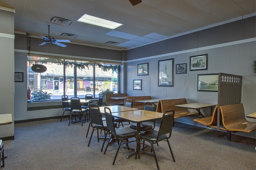 118 Main St S, Cambridge, MN for sale - Building Photo - Image 3 of 29