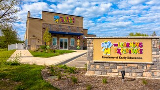 Plus de détails pour 2031 Meadow Ln, Pewaukee, WI - Commerce de détail à vendre