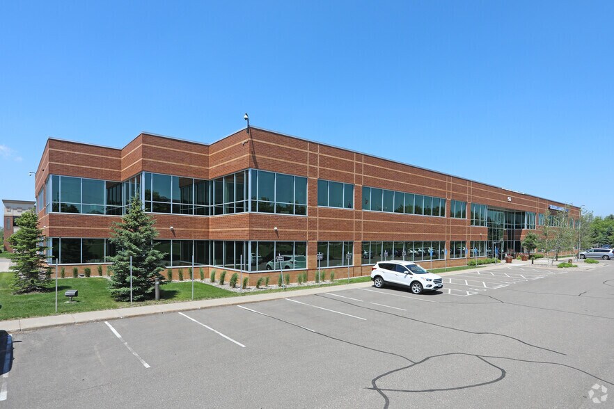 576 Bielenberg Dr, Woodbury, MN à louer - Photo du bâtiment - Image 2 de 2