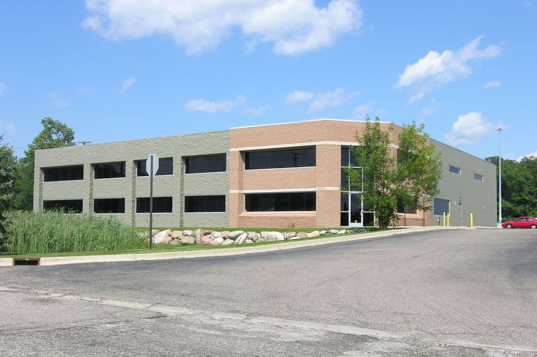 24860 Hathaway St, Farmington Hills, MI for lease Primary Photo- Image 1 of 4