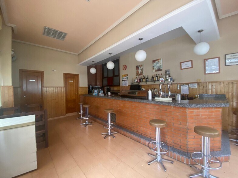 Retail in Cáceres, Cáceres for sale - Building Photo - Image 3 of 16