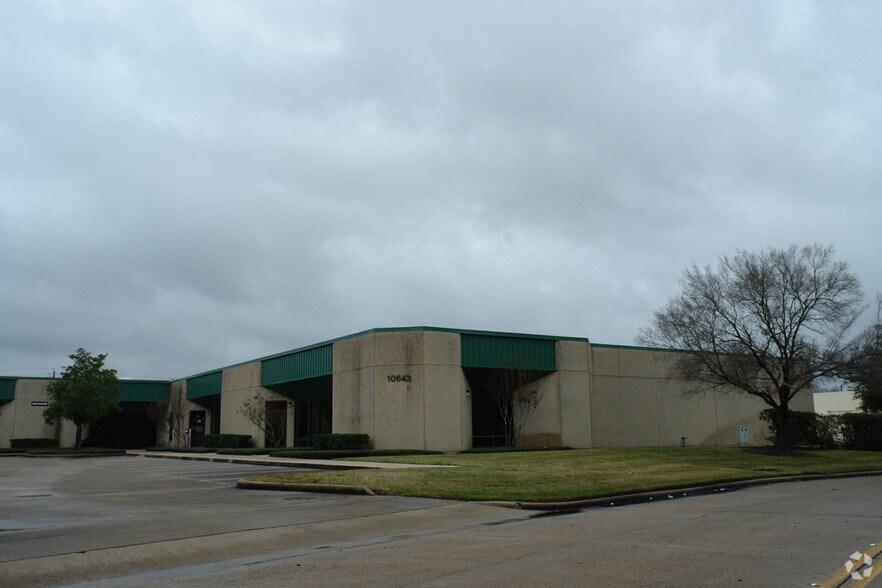 10620 Stebbins Cir, Houston, TX à louer - Photo du bâtiment - Image 2 de 5