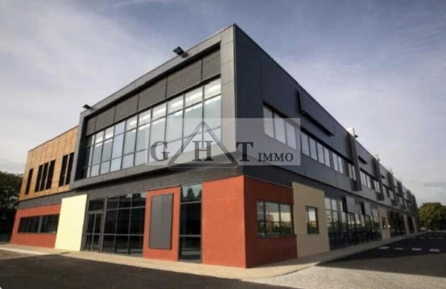 Industriel dans Villeneuve-la-Garenne à louer - Photo du bâtiment - Image 1 de 3