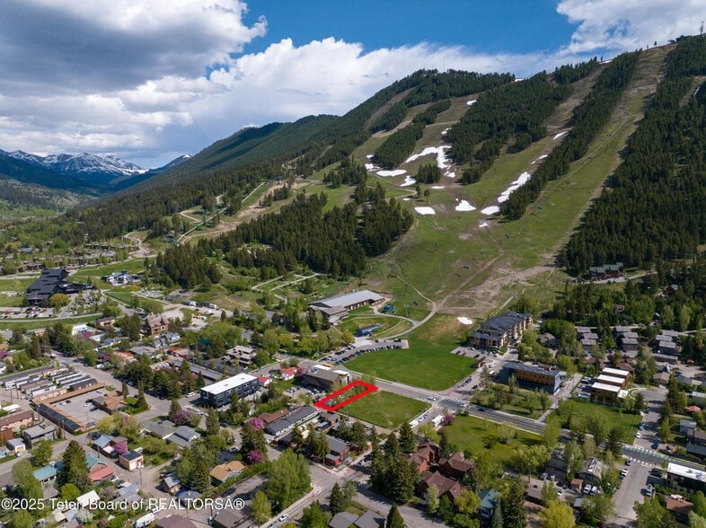 35 E Snow King Ave, Jackson, WY for sale - Building Photo - Image 1 of 10
