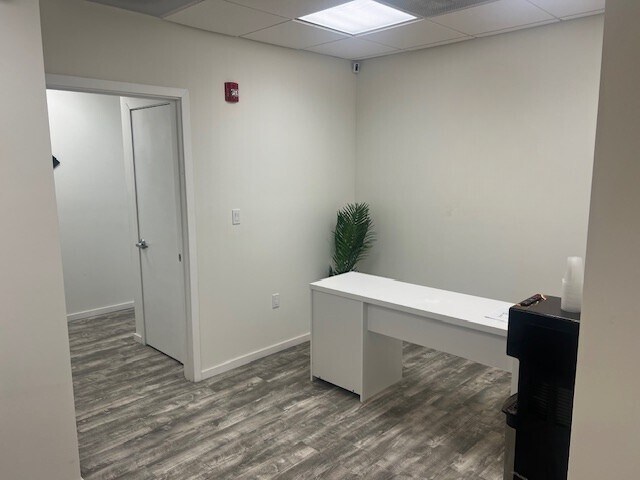 323 Sunny Isles Blvd, Sunny Isles Beach, FL for lease Interior Photo- Image 1 of 7