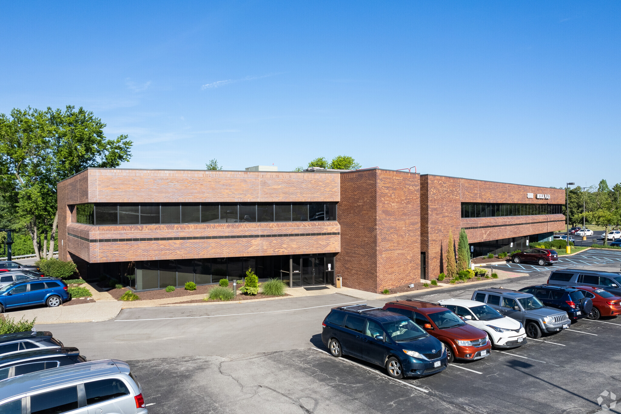 8888 Ladue Rd, Ladue, MO for lease Building Photo- Image 1 of 9