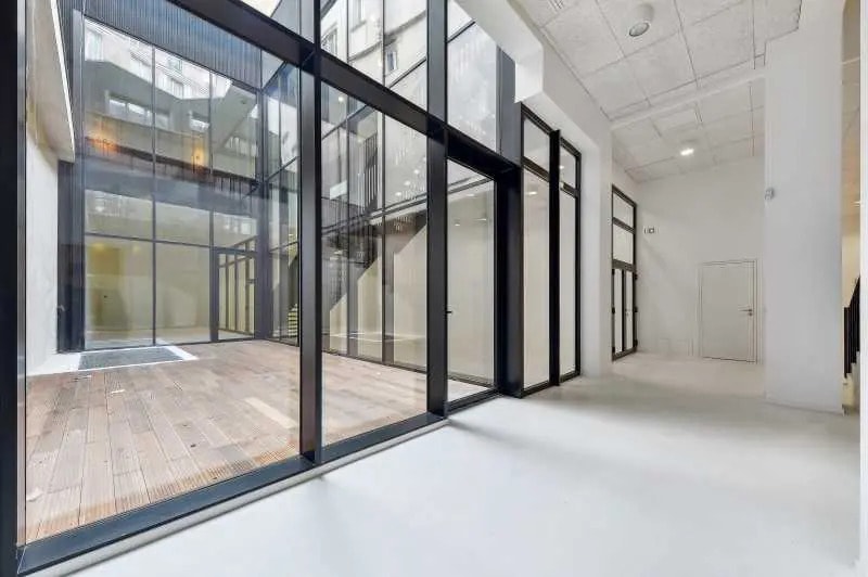44 Rue Des Vinaigriers, Paris for sale - Interior Photo - Image 2 of 18
