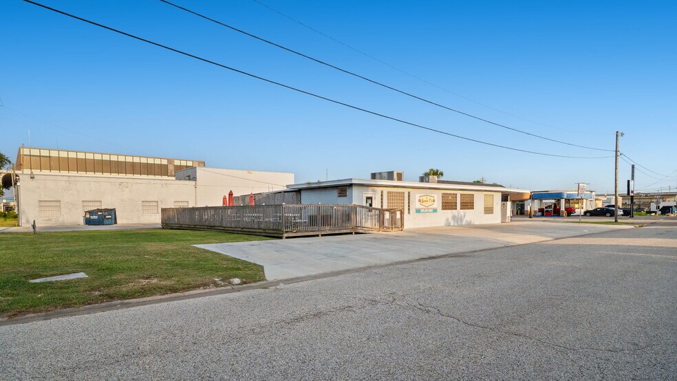 230 W 2nd St, Freeport, TX à vendre - Photo du bâtiment - Image 3 de 15