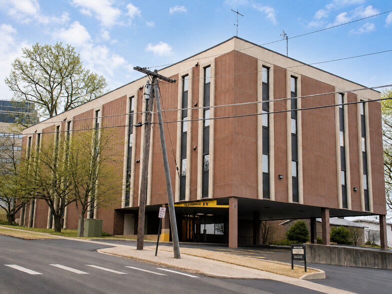 27 Hospital Ave, Danbury, CT for lease - Building Photo - Image 2 of 8