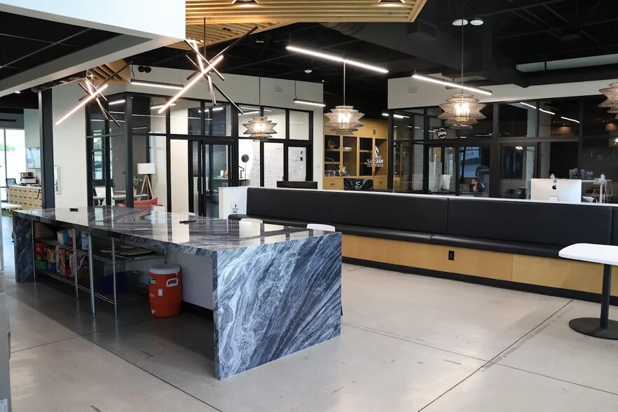 4421 N Thanksgiving Way, Lehi, UT à louer - Photo du bâtiment - Image 3 de 10