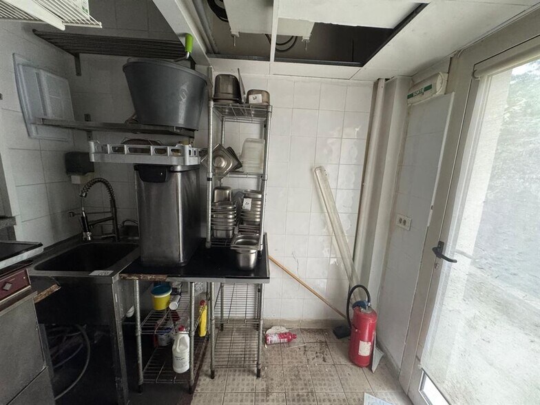 44 Rue Anatole France, Levallois-Perret à louer - Photo du bâtiment - Image 3 de 4