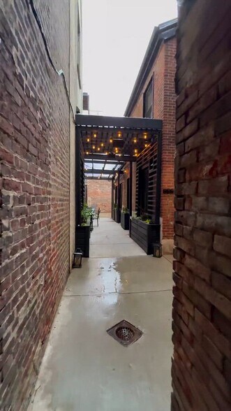 140 N 2nd St, Philadelphia, PA à vendre - Vidéo sur l’inscription commerciale - Image 2 de 36