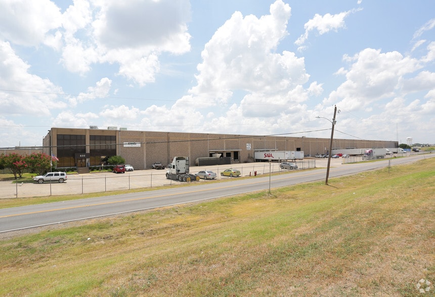 830 SW 14th St, Grand Prairie, TX for lease - Primary Photo - Image 1 of 2