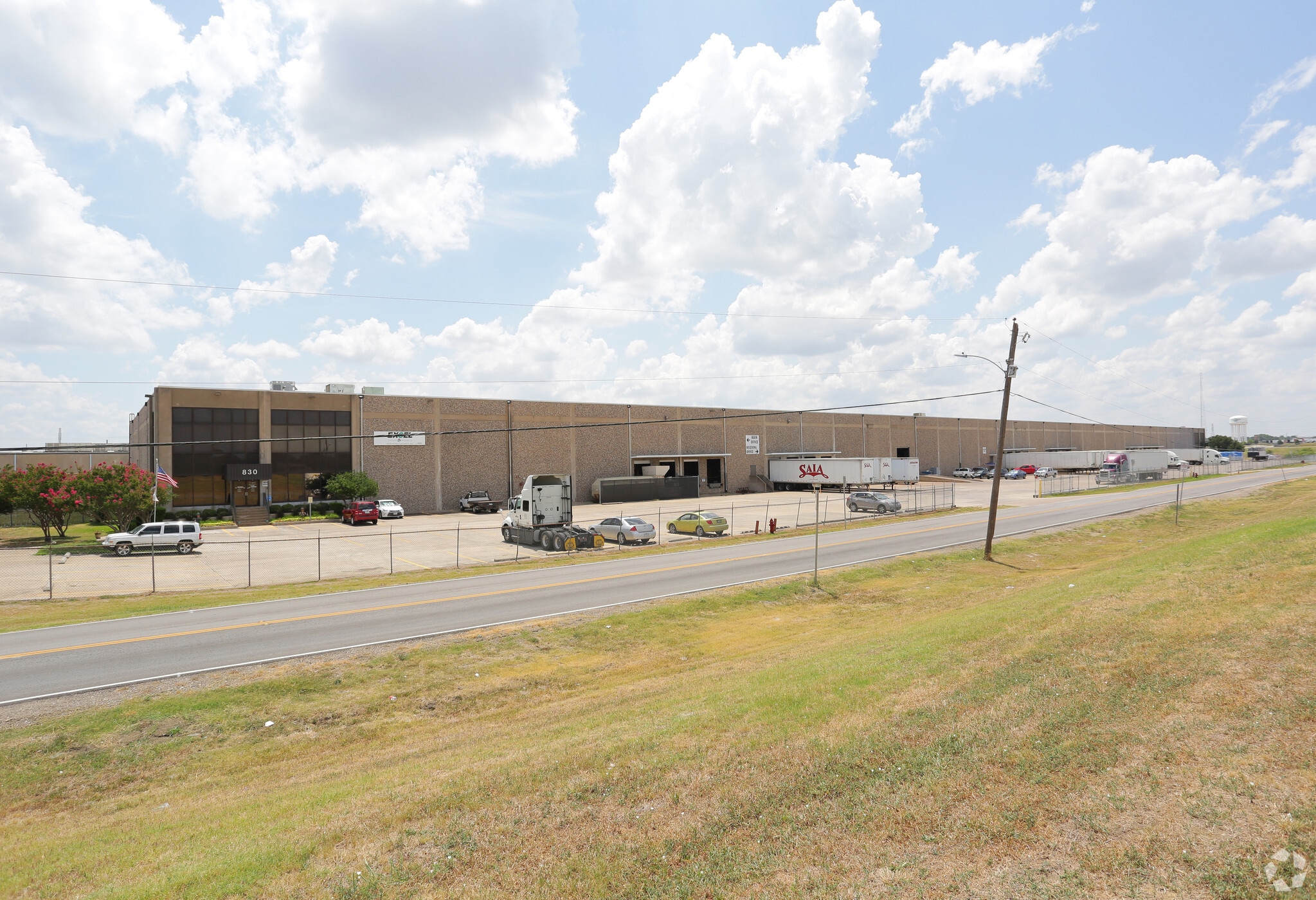 830 SW 14th St, Grand Prairie, TX for lease Primary Photo- Image 1 of 3