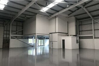 Ockham Dr, Greenford for lease Interior Photo- Image 1 of 1