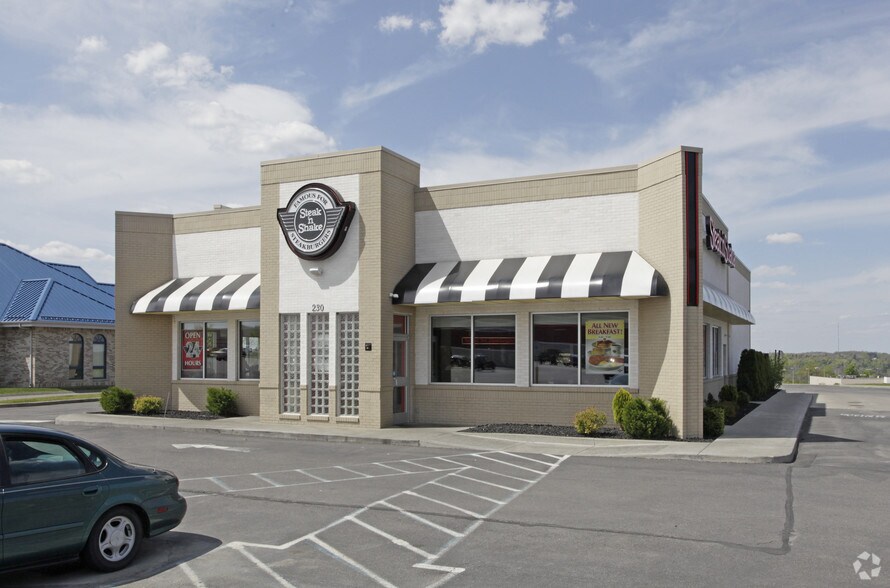 230 Golfview Dr, Monaca, PA à louer - Photo du bâtiment - Image 2 de 2