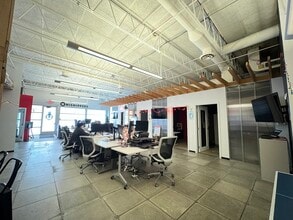 111 Adell Pl, Elmhurst, IL for lease Interior Photo- Image 2 of 16