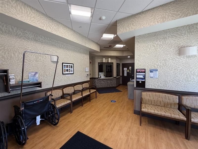 801 W Bristol St, Elkhart, IN for lease - Interior Photo - Image 3 of 20