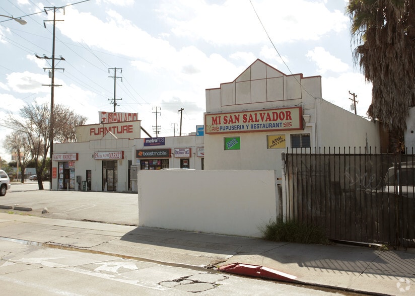 8601-8605 Long Beach Blvd, South Gate, CA for lease - Building Photo - Image 2 of 3