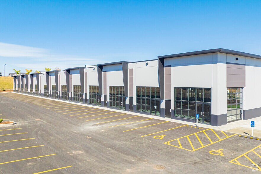 9 Southbank Cres, Okotoks, AB à vendre - Photo principale - Image 1 de 5