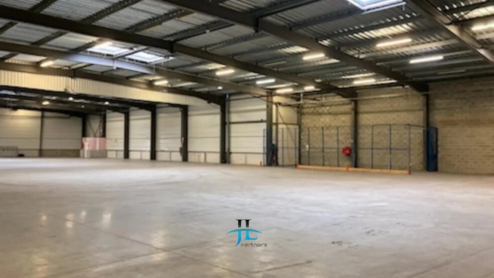 Industrial in Le Haillan for lease - Building Photo - Image 3 of 3