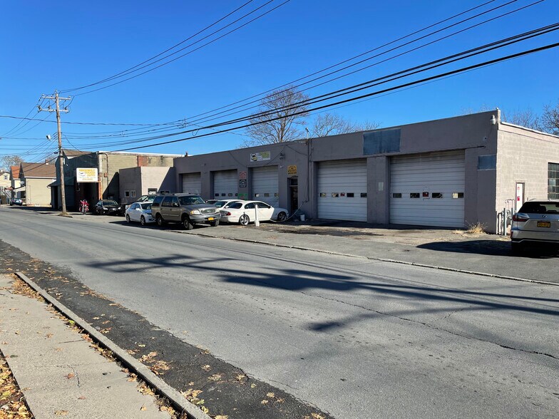 375-379 North St, Middletown, NY à vendre - Photo du bâtiment - Image 1 de 9