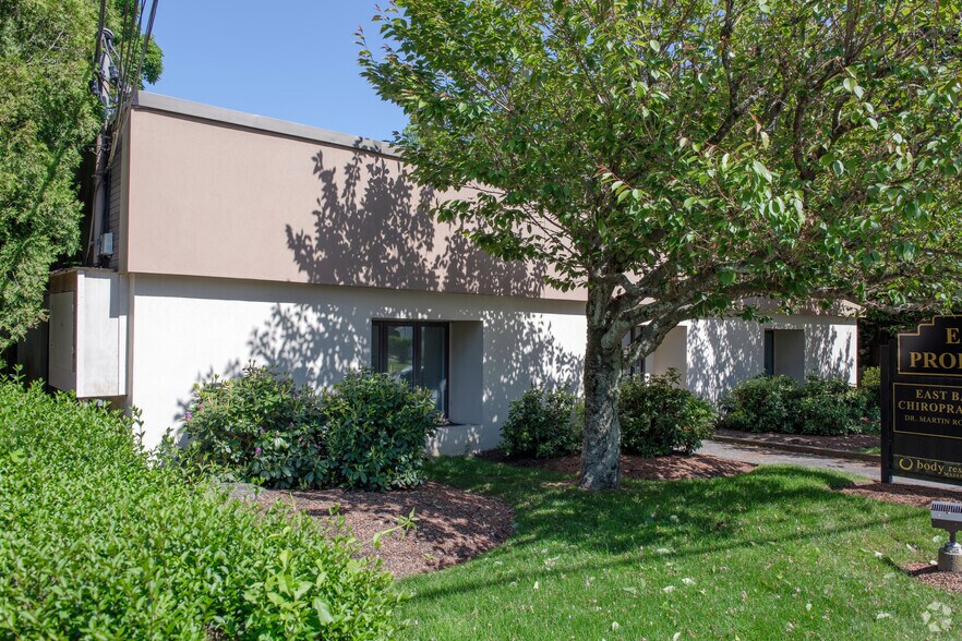 970 Hope St, Bristol, RI à louer - Photo du bâtiment - Image 3 de 6