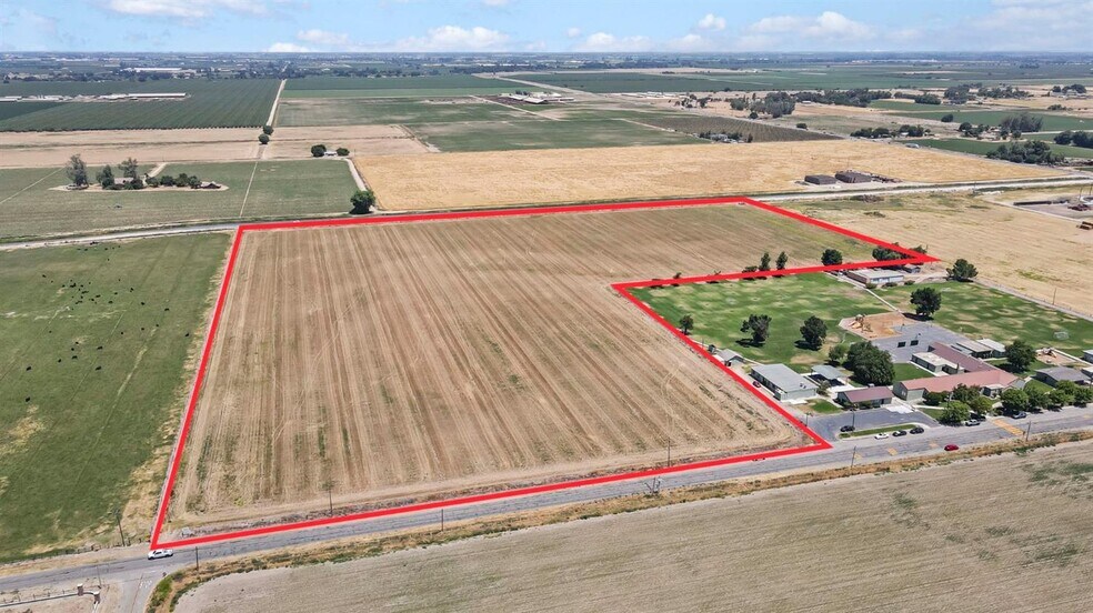 20515 3rd Avenue, Stevinson, CA à vendre - Photo du bâtiment - Image 2 de 8