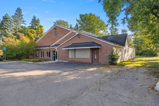 Plus de détails pour 435 Sumpter rd, Belleville, MI - Soins de santé à vendre
