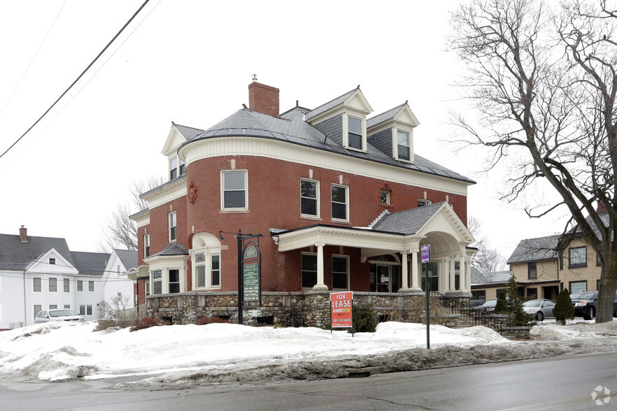 460 Main St, Lewiston, ME à vendre - Photo principale - Image 1 de 1