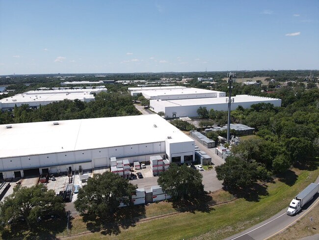 Plus de détails pour 8600-8655 Elm Fair Blvd, Tampa, FL - Industriel à louer