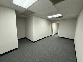 720-722 E Fletcher Ave, Tampa, FL for lease Interior Photo- Image 2 of 3