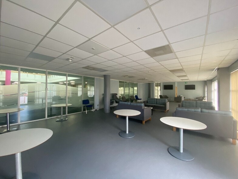 Dudley Rd, Brierley Hill for sale - Interior Photo - Image 3 of 6
