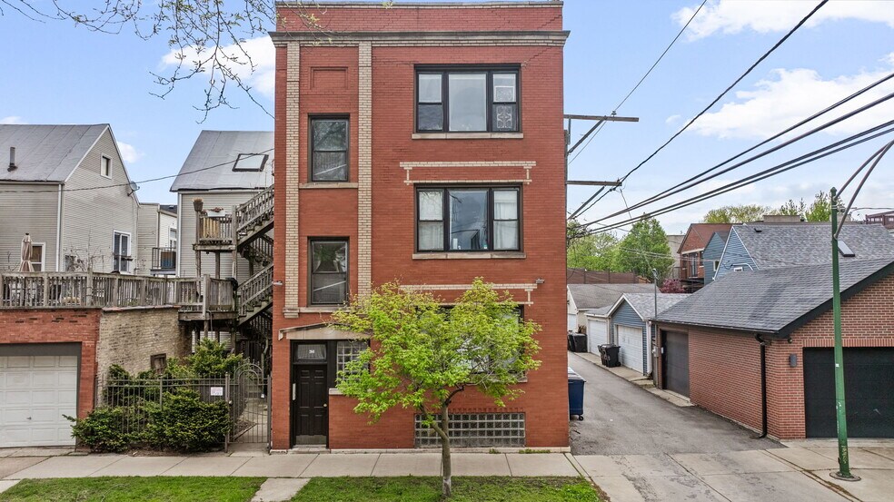 1853 W Wellington Ave, Chicago, IL à vendre - Photo du bâtiment - Image 3 de 10