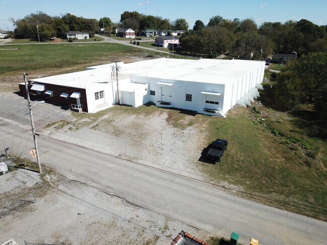 Plus de détails pour 703 1st Ave N, Lewisburg, TN - Industriel à louer
