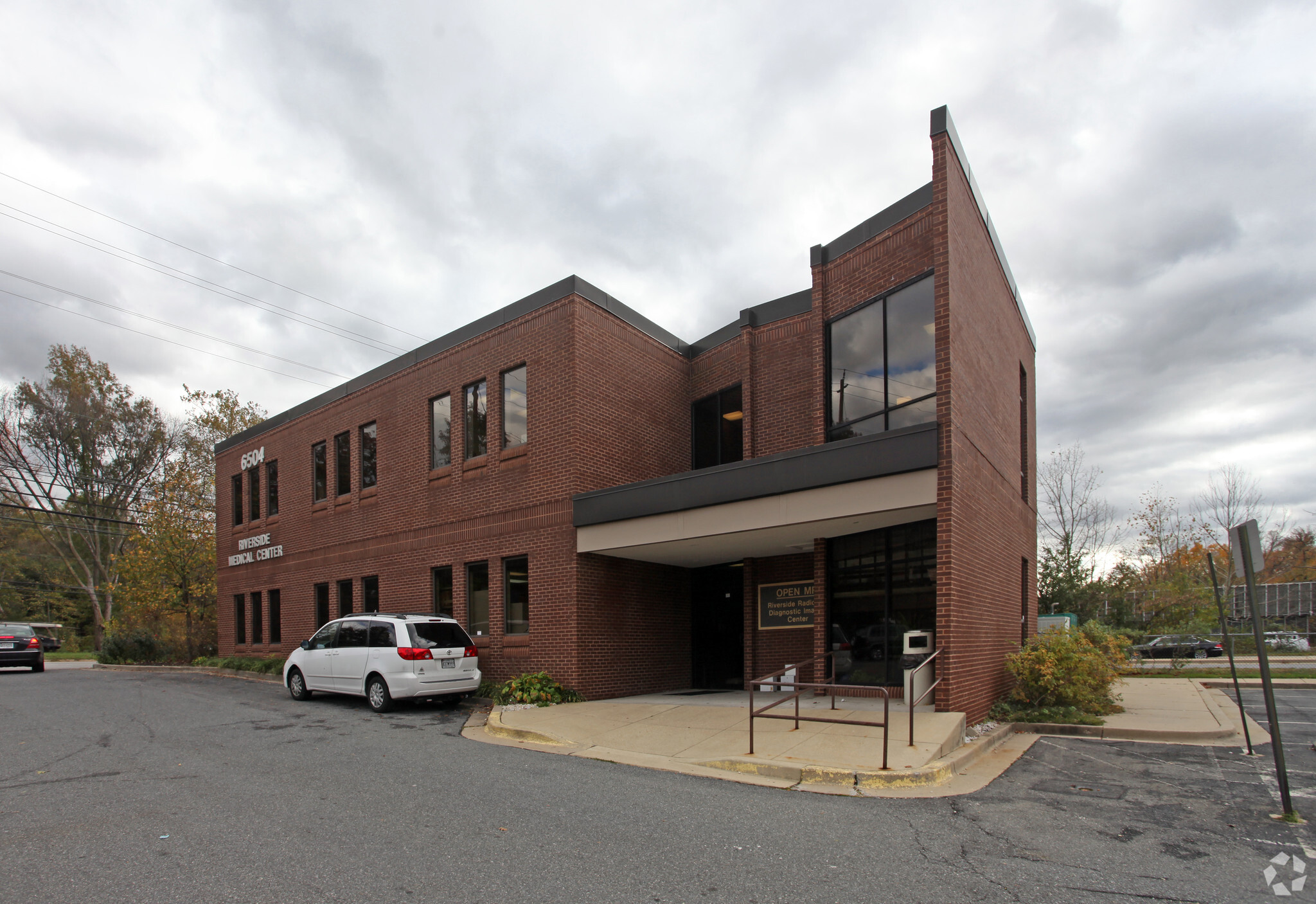 6504 Kenilworth Ave, Riverdale, MD à louer Photo principale- Image 1 de 3