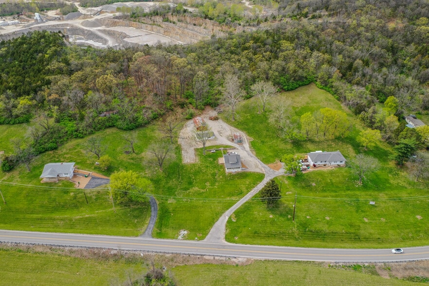 8703-8715 Metropolitan Blvd, Pevely, MO à vendre - Photo du bâtiment - Image 2 de 6