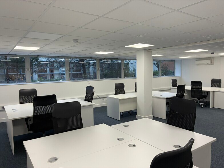 399 Silbury Blvd, Milton Keynes à louer - Photo du bâtiment - Image 3 de 7