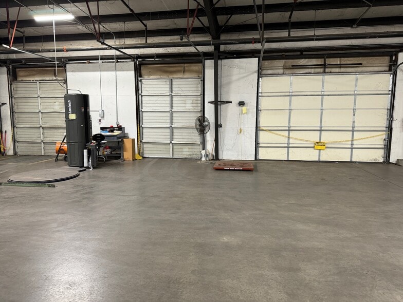 1090 Shamrock Ave, Landrum, SC for lease - Interior Photo - Image 2 of 19